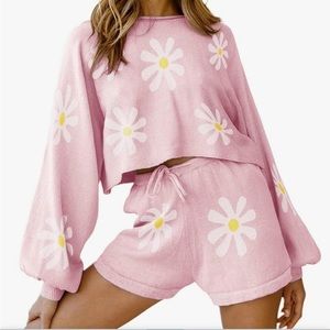 Pink daisy print lounge set